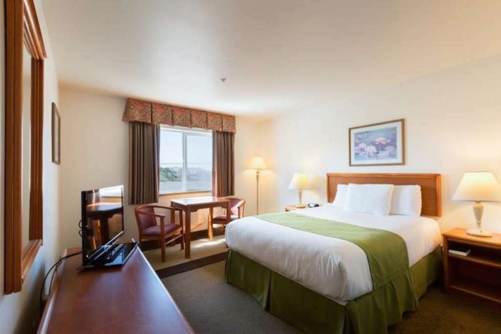 Paradise Inn & Suites At Lincoln City Room photo