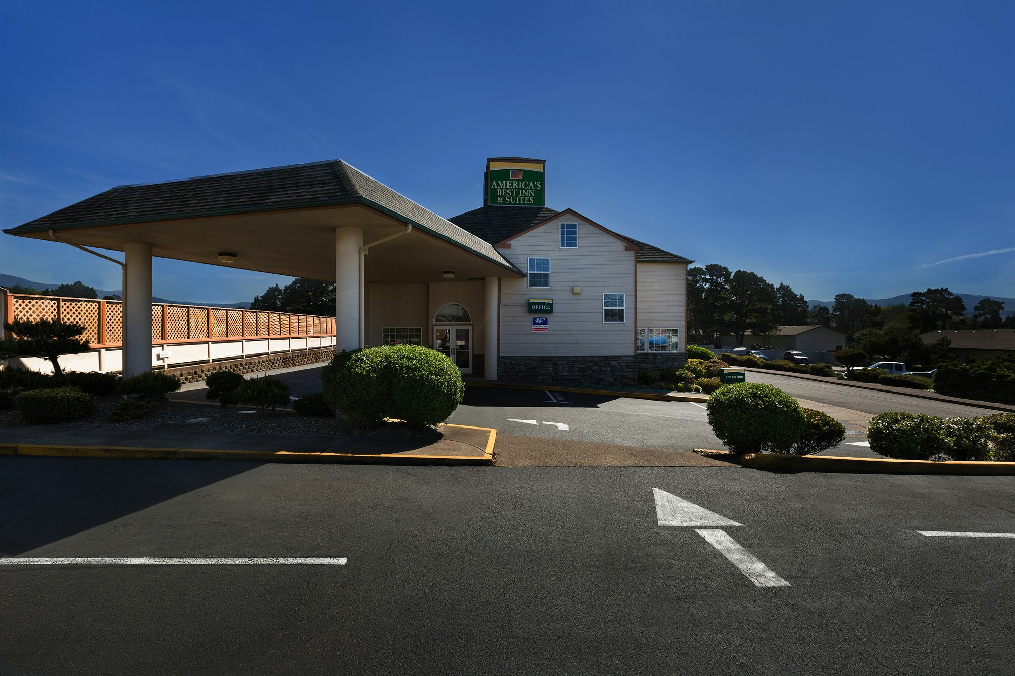 Paradise Inn & Suites At Lincoln City Exterior photo